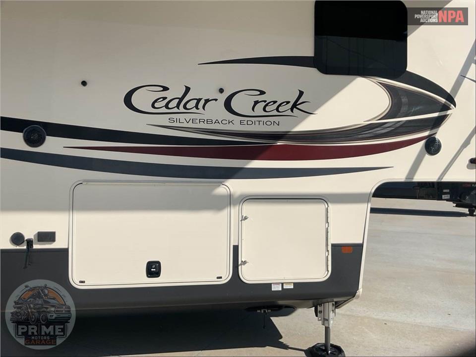 2020 Cedar Creek M-31IK - SILVERBACK FIFTH WHEEL SERIES — фото 27