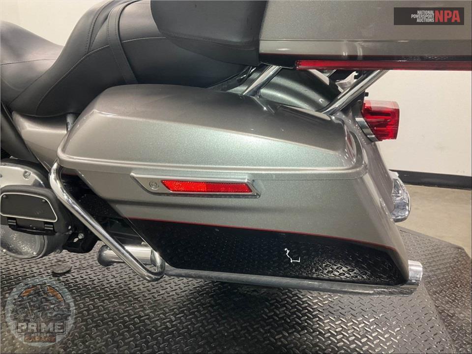 2017 Harley-Davidson FLHTK ULTRA LIMITED — фото 22