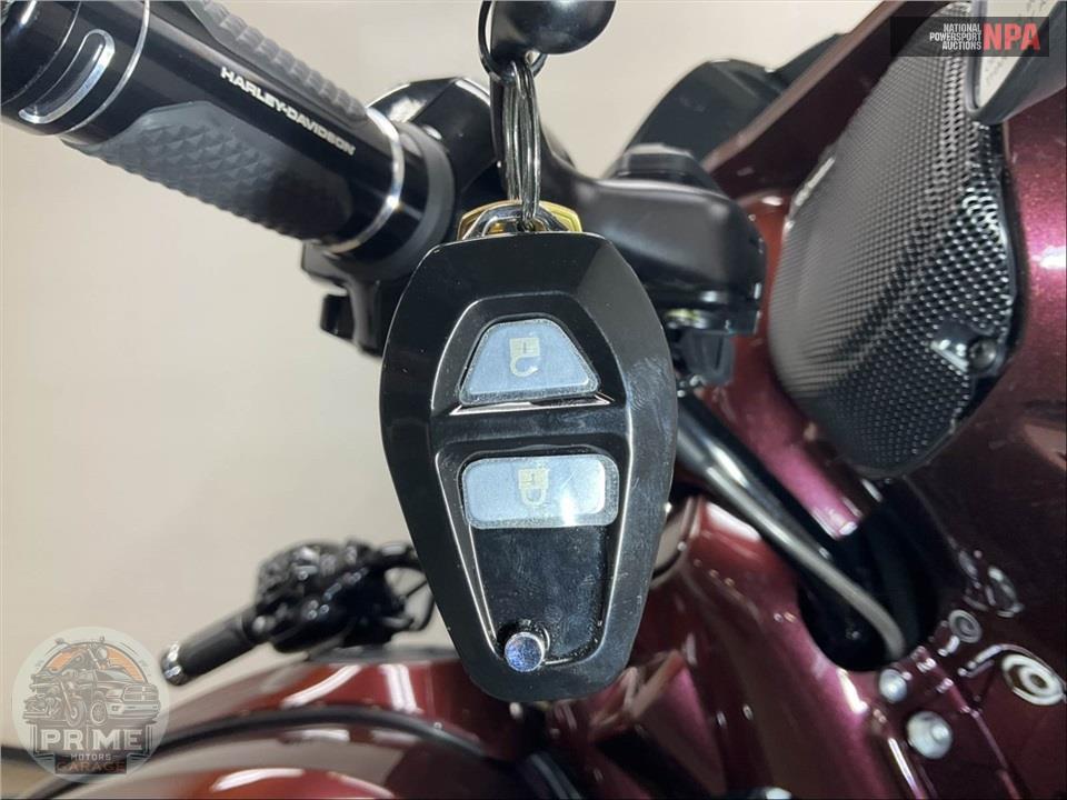 2024 Harley-Davidson FLHXSE CVO STREET GLIDE — фото 11