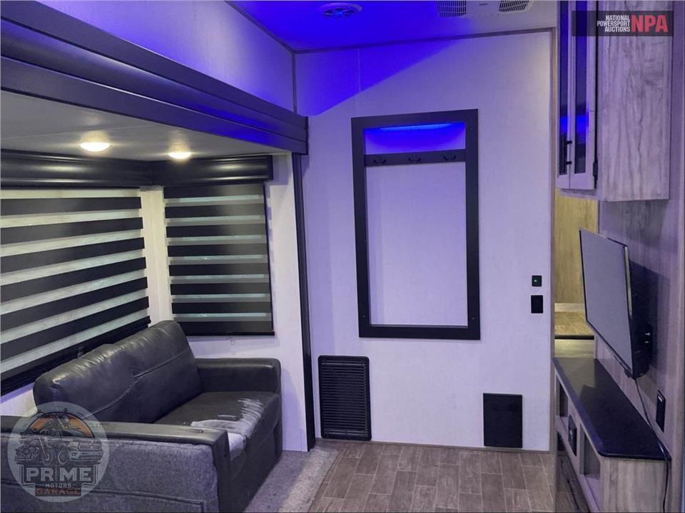 2022 Cherokee By Forest River M-287BH ARCTIC WOLF FIFTH WHEEL SERIES — фото 8