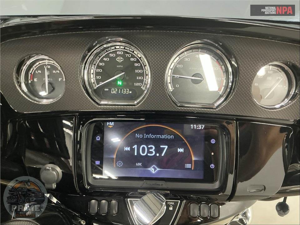 2015 Harley-Davidson FLHXSE CVO STREET GLIDE SPECIAL — фото 5