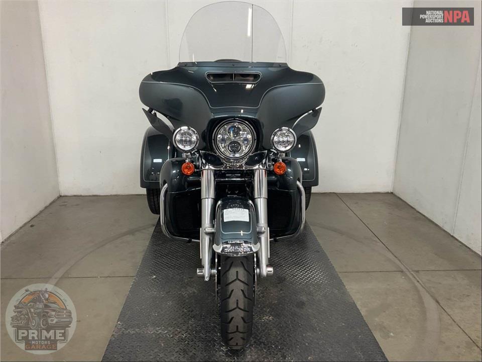 2025 Harley-Davidson FLHTCUTG TRI GLIDE ULTRA CLASSIC — фото 2