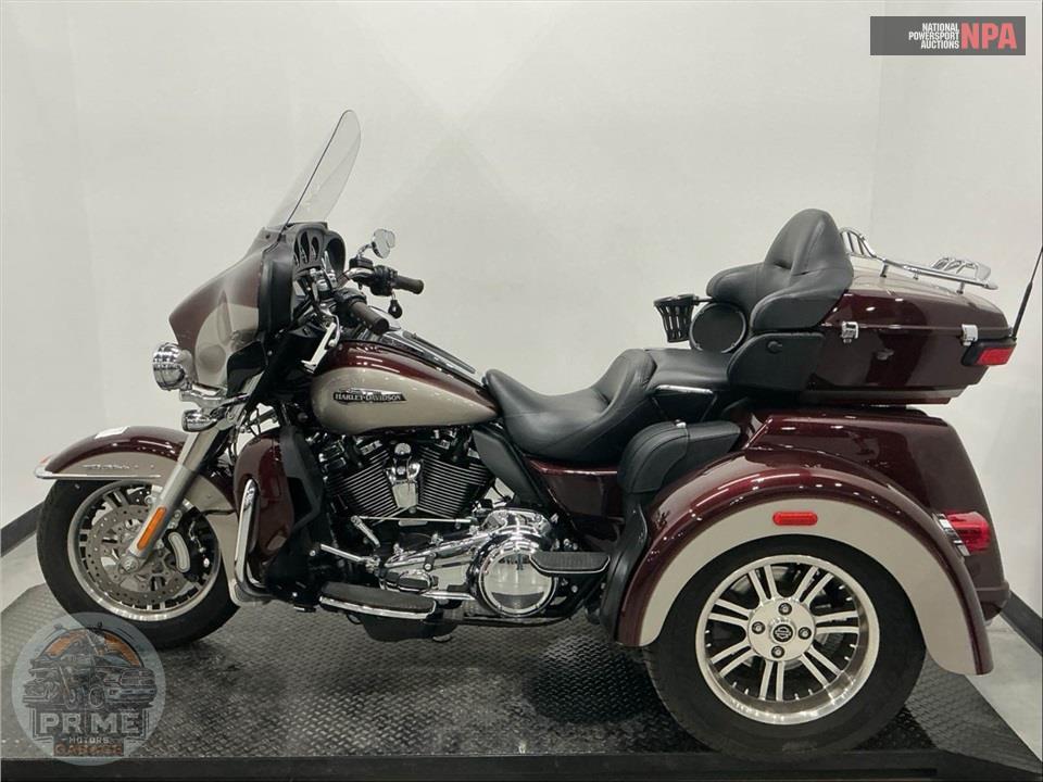 2018 Harley-Davidson FLHTCUTG TRI GLIDE ULTRA — фото 3