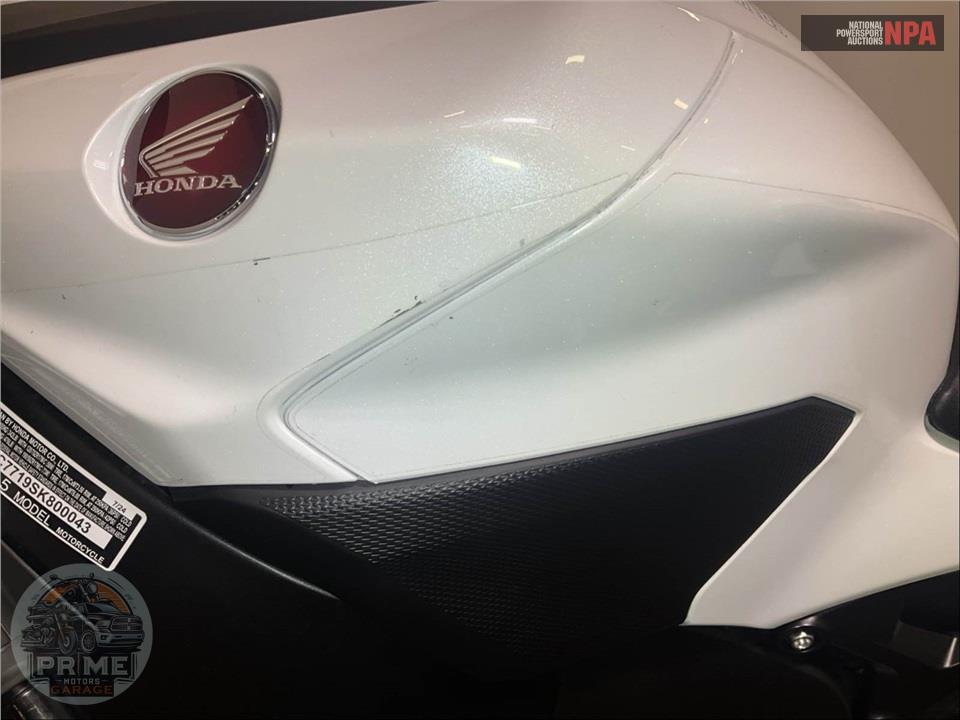 2025 Honda CBR1000RR — фото 18