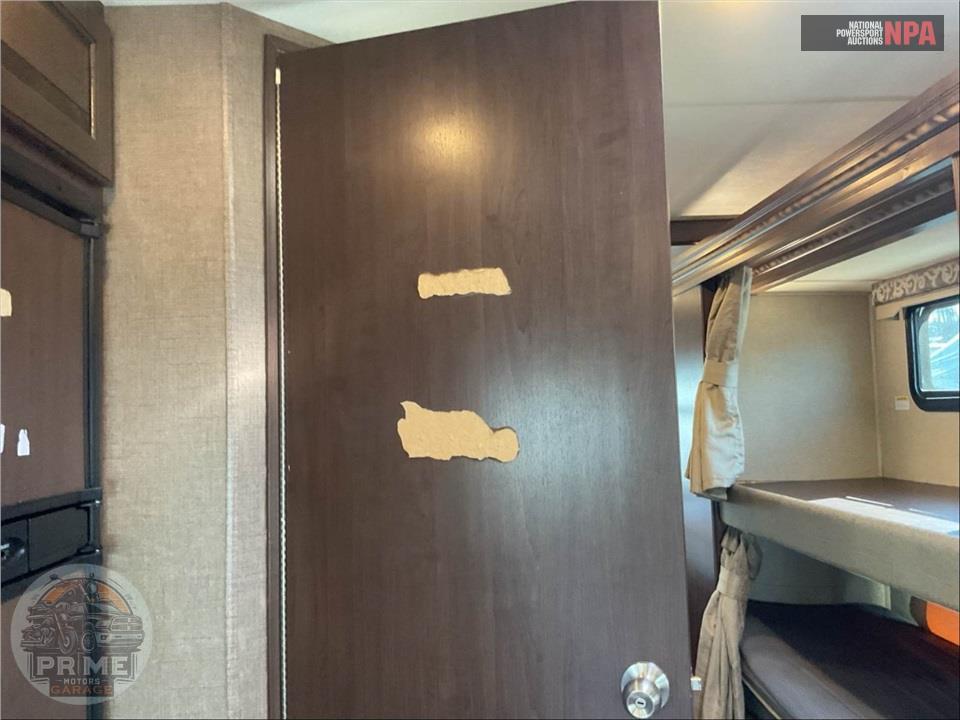 2018 Thor Motor Coach M-31E E450-V10 - FOUR WINDS SERIES — фото 18