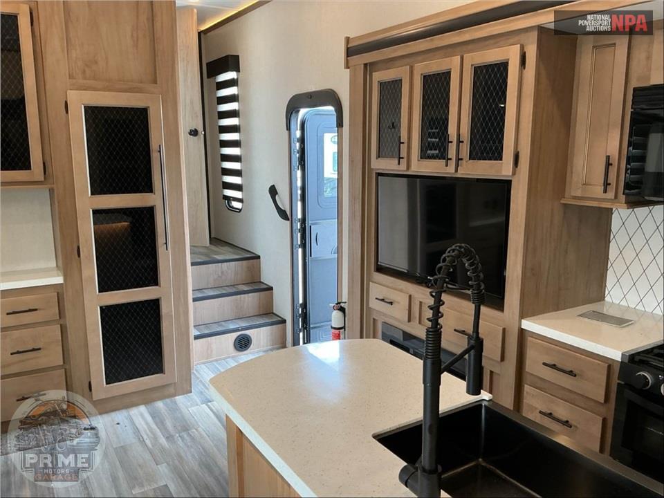 2023 Sabre By Forest River M-38DBQ - FIFTH WHEEL SERIES — фото 7