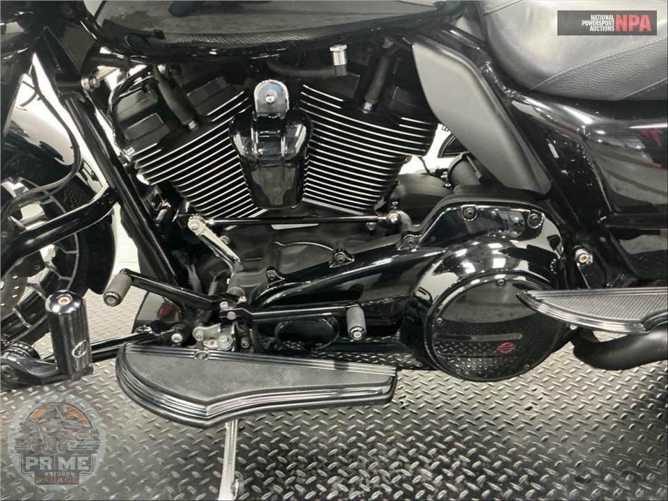 2017 Harley-Davidson FLHXS STREET GLIDE SPECIAL — фото 7