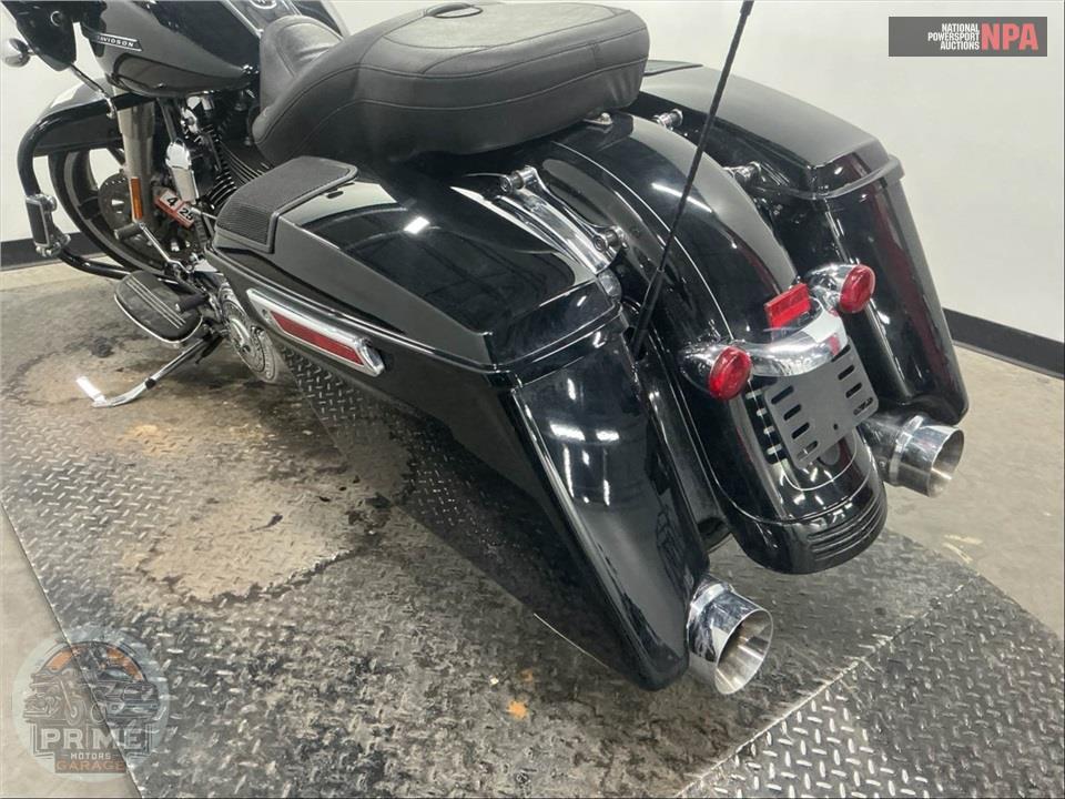 2015 Harley-Davidson FLTRXS ROAD GLIDE SPECIAL — фото 14
