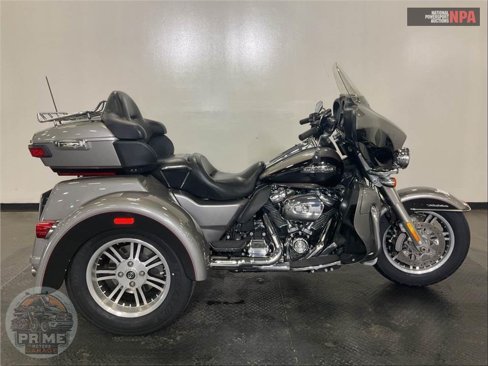 2017 Harley-Davidson FLHTCUTG TRIGLIDE ULTRA CLASSIC — фото 1