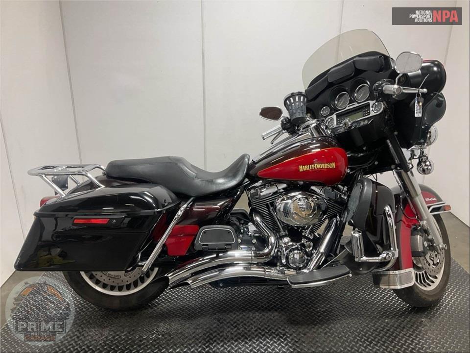 2010 Harley-Davidson FLHTCU ULTRA CLASSIC ELECTRA GLIDE — фото 1