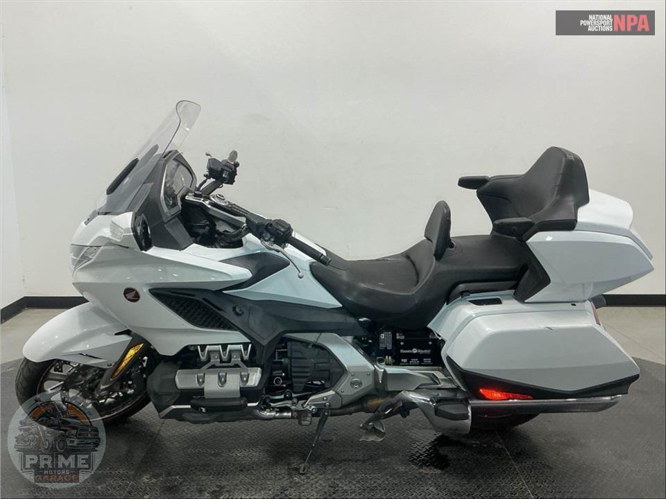 2018 Honda GL1800 GOLDWING TOUR (WHITE) — фото 3