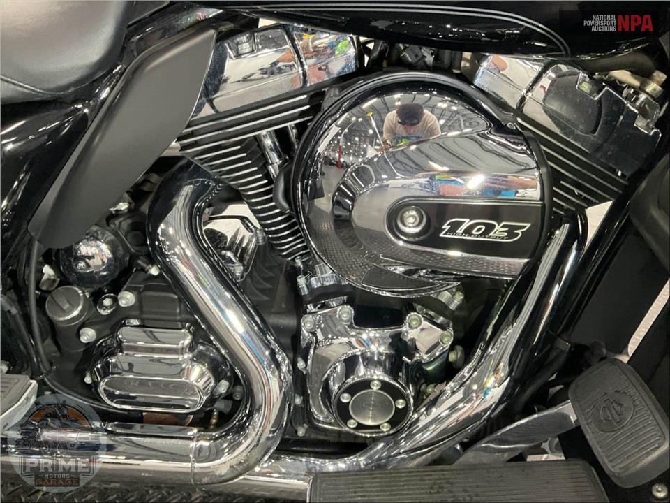 2015 Harley-Davidson FLHTCUTG TRIGLIDE ULTRA CLASSIC — фото 6
