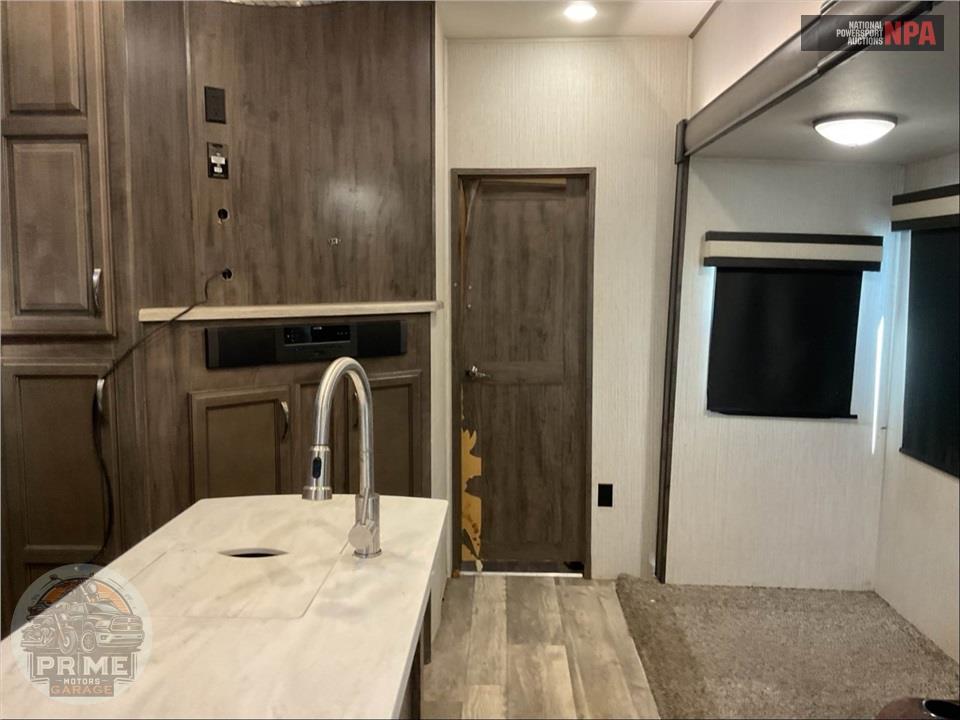 2021 Sandpiper By Forest River M-384QBOK - FIFTH WHEEL SERIES — фото 7