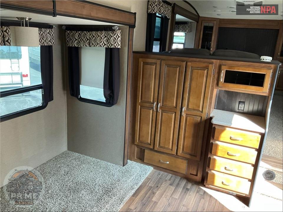 2018 Coachmen By Forest River M-370 FL - CHAPARRAL FIFTH WHEEL SERIES — фото 7