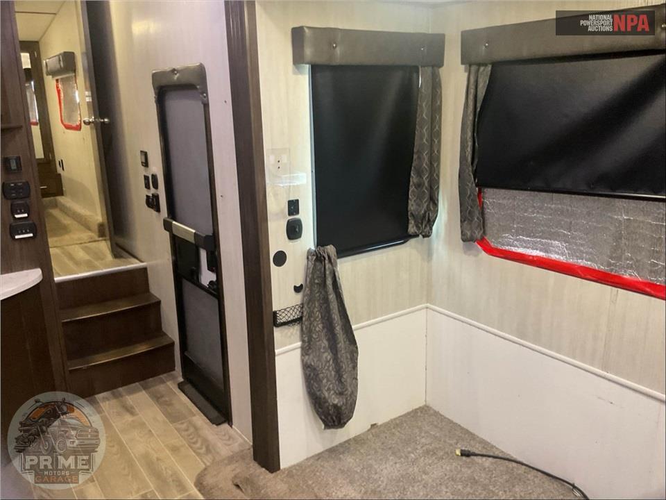 2019 Cherokee By Forest River M-325PACK13 - WOLF PACK TOY HAULER TOY HAULER SERIES — фото 8