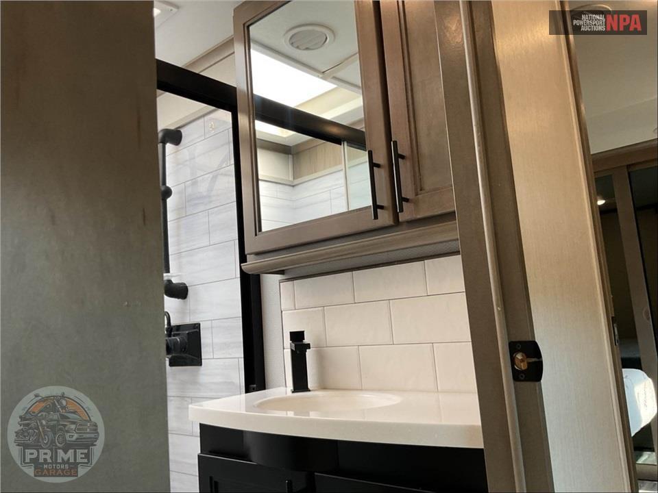 2021 Riverstone M-3670RL - RESERVE FIFTH WHEEL SERIES — фото 18