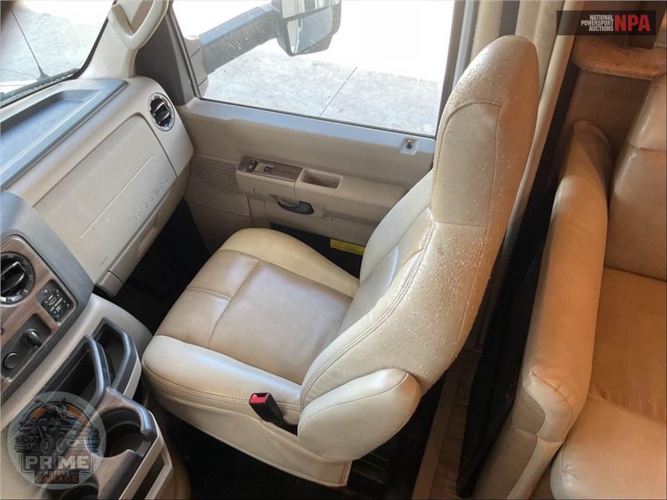2018 Thor Motor Coach WS31 E450-V10 - QUANTUM SERIES — фото 16