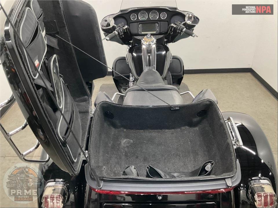2015 Harley-Davidson FLHTCUTG TRIGLIDE ULTRA CLASSIC — фото 22