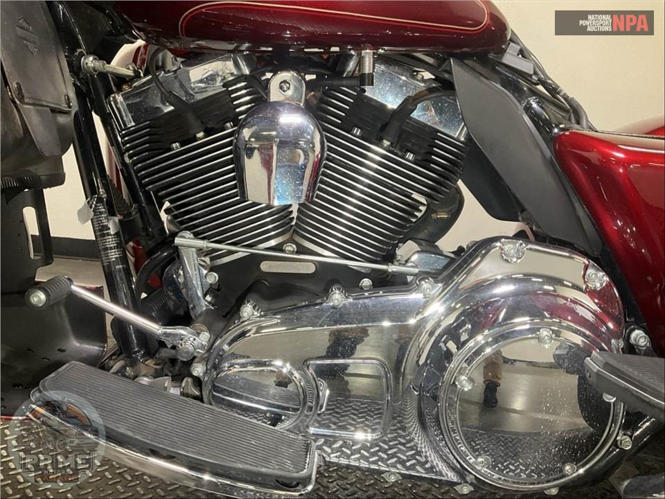 2010 Harley-Davidson FLHTCUTG TRIGLIDE ULTRA CLASSIC — фото 7
