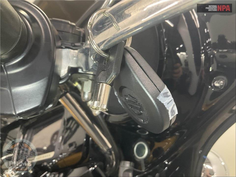 2017 Harley-Davidson FLHTK ULTRA LIMITED — фото 10