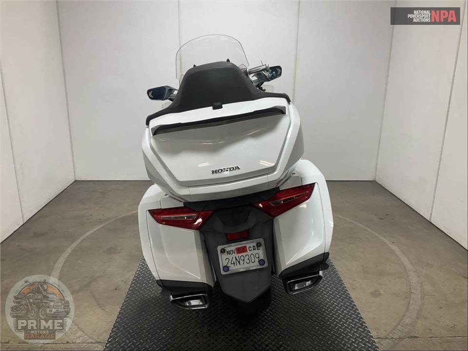2018 Honda GL1800D GOLDWING TOUR DCT (WHITE) — фото 4