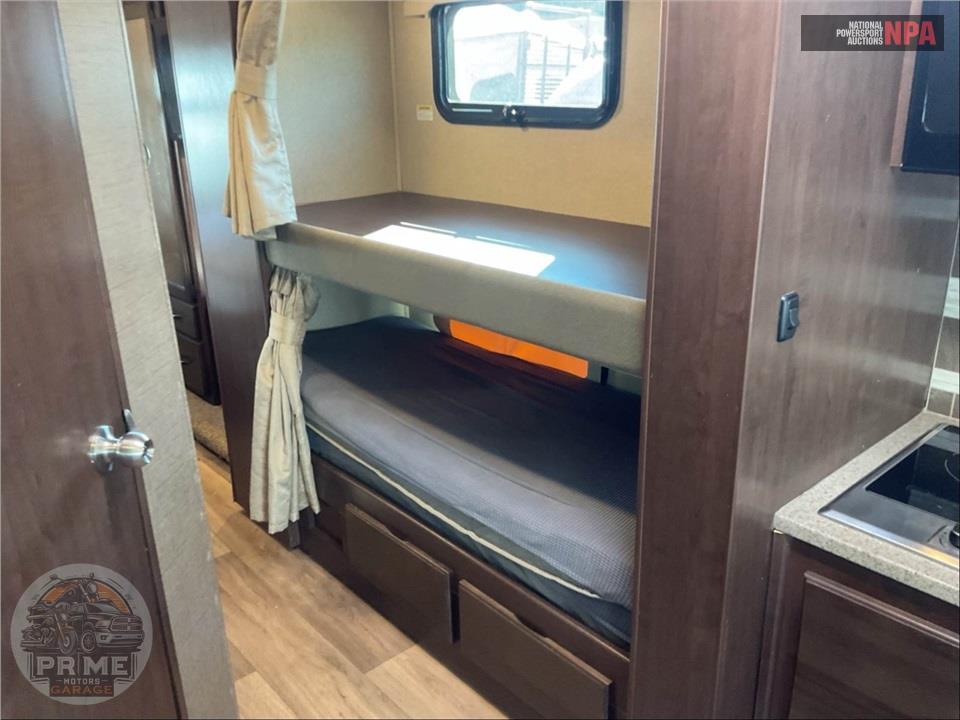 2018 Thor Motor Coach M-31E E450-V10 - FOUR WINDS SERIES — фото 31