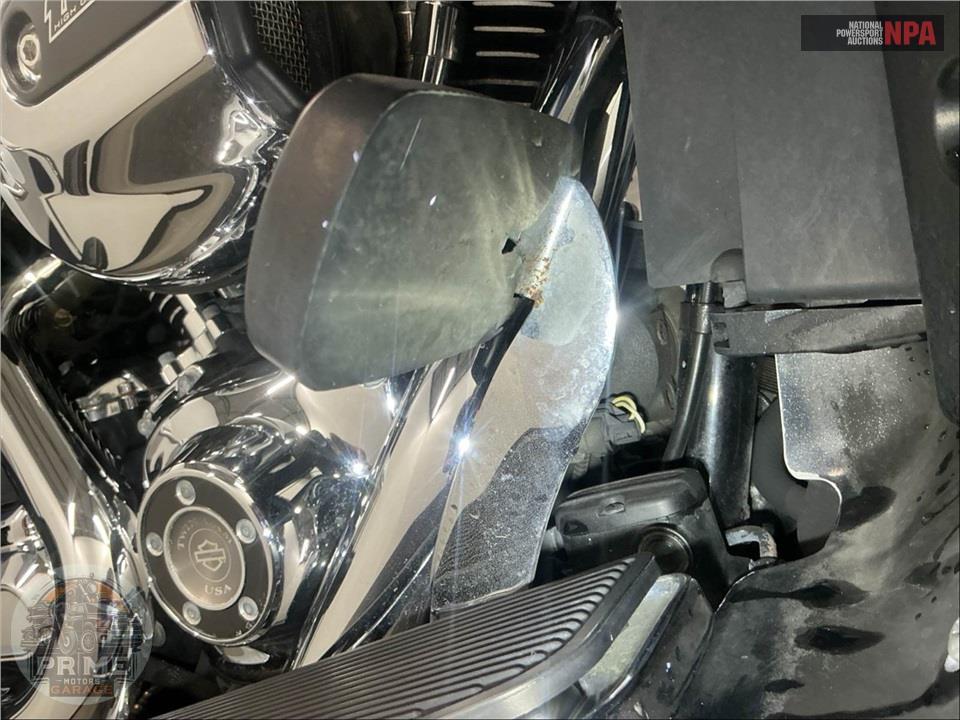 2015 Harley-Davidson FLHTCU ULTRA CLASSIC ELECTRA GLIDE — фото 44
