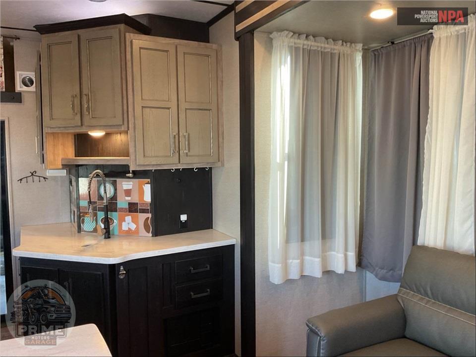 2019 Keystone Rv M-424 - FUZION TOY HAULER TOY HAULER SERIES — фото 8