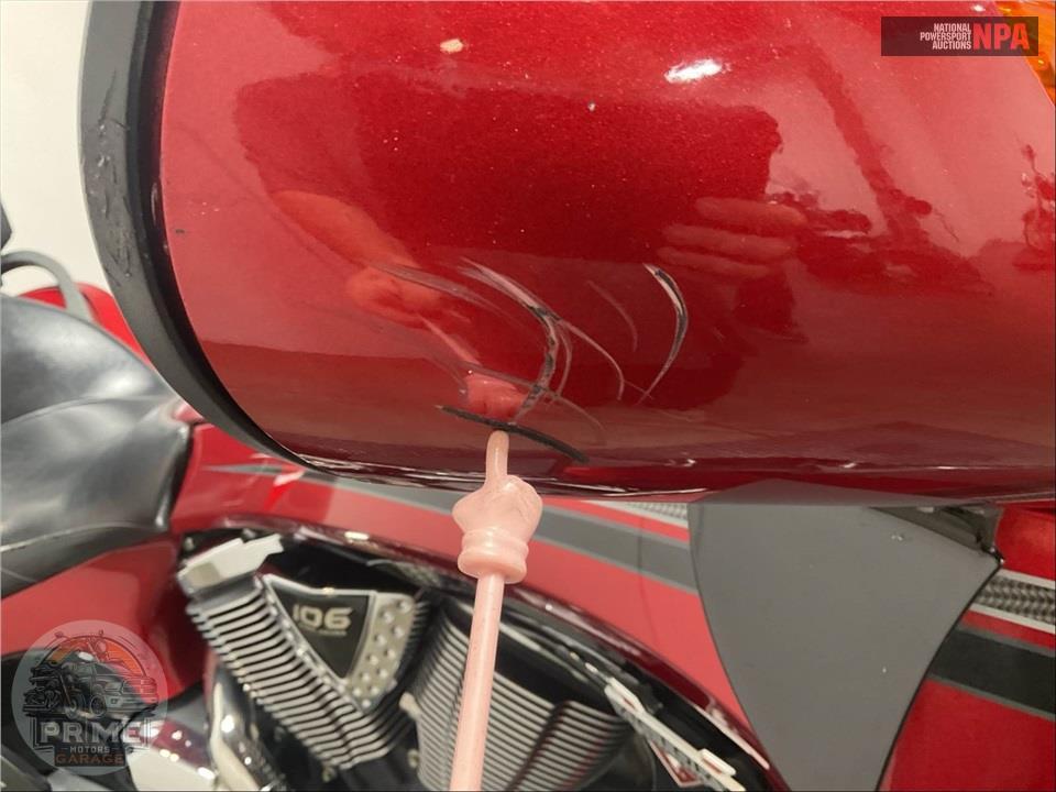 2013 Victory Motorcycles VISION TOUR RED BLACK — фото 13