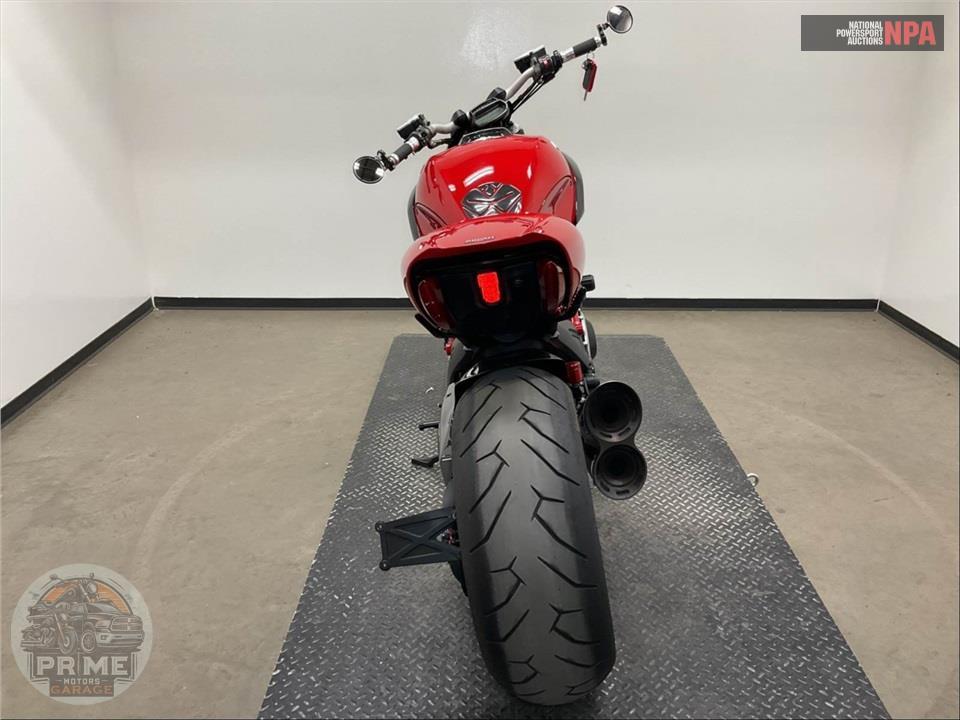 2011 Ducati DIAVEL CARBON — фото 4