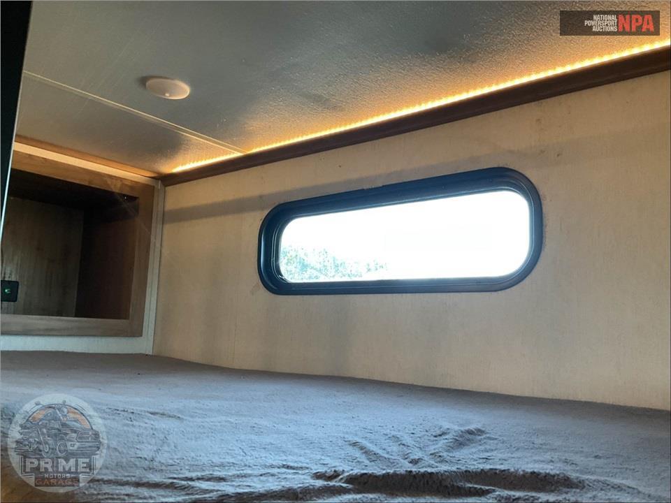 2023 Sabre By Forest River M-38DBQ - FIFTH WHEEL SERIES — фото 25