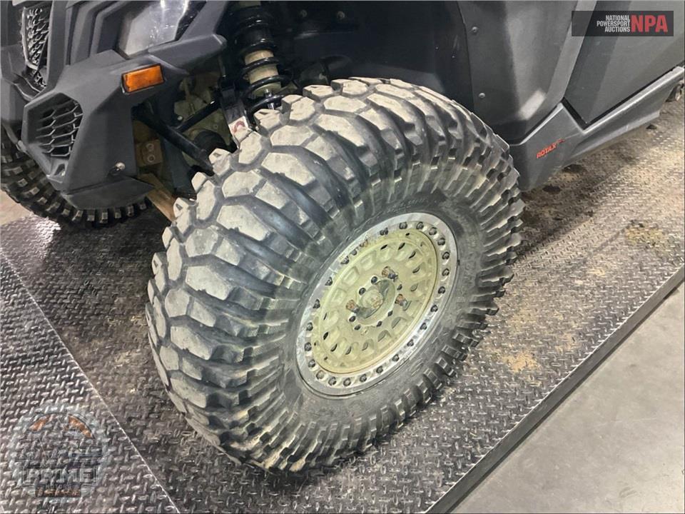2022 Can-Am MAVERICK X3 DS TURBO (DESERT TAN & CARBON BLACK) — фото 23