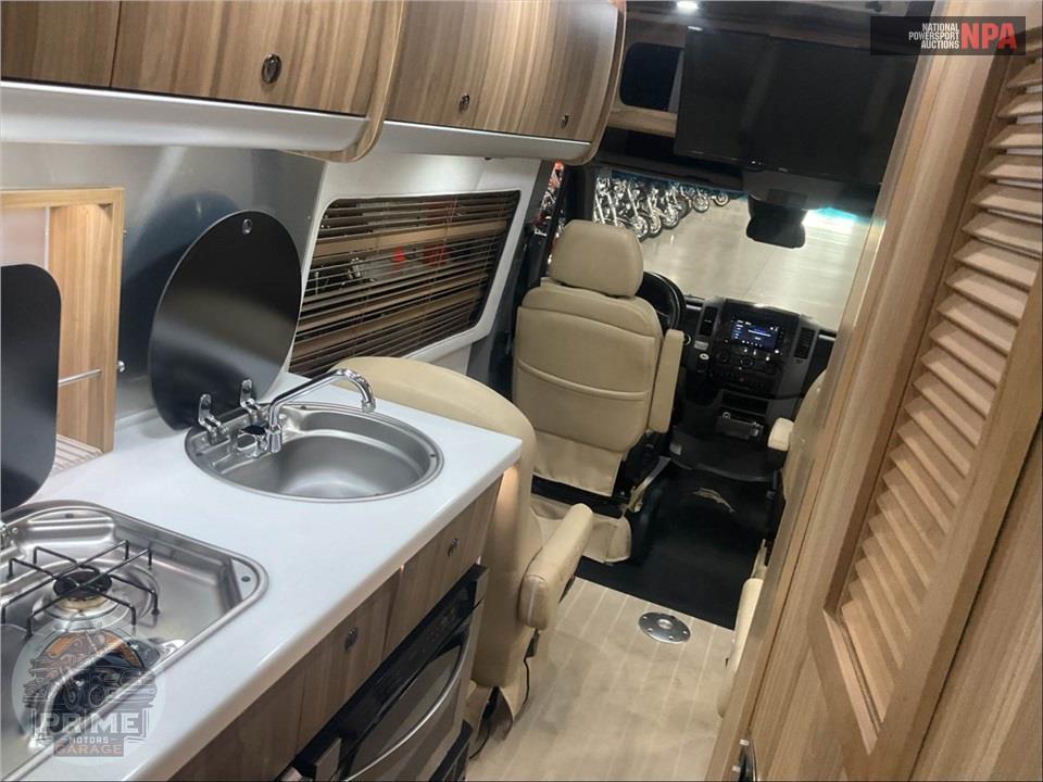 2018 Airstream EXT LOUNGE TOMMY BAHAMA - INTERSTATE SERIES — фото 10
