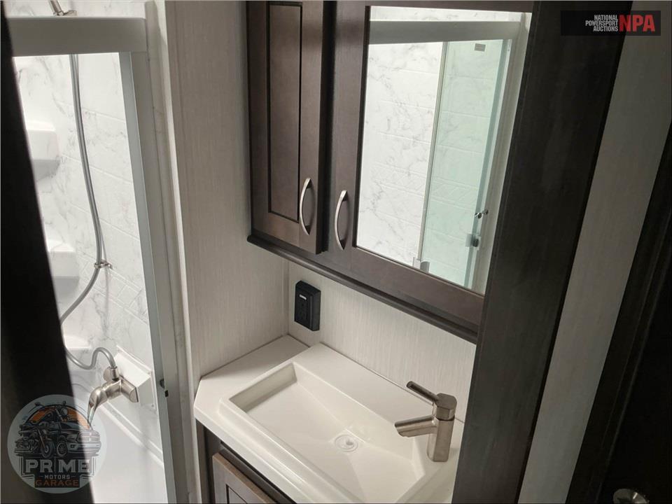 2021 Cedar Creek M-37MBH - SILVERBACK FIFTH WHEEL SERIES — фото 18