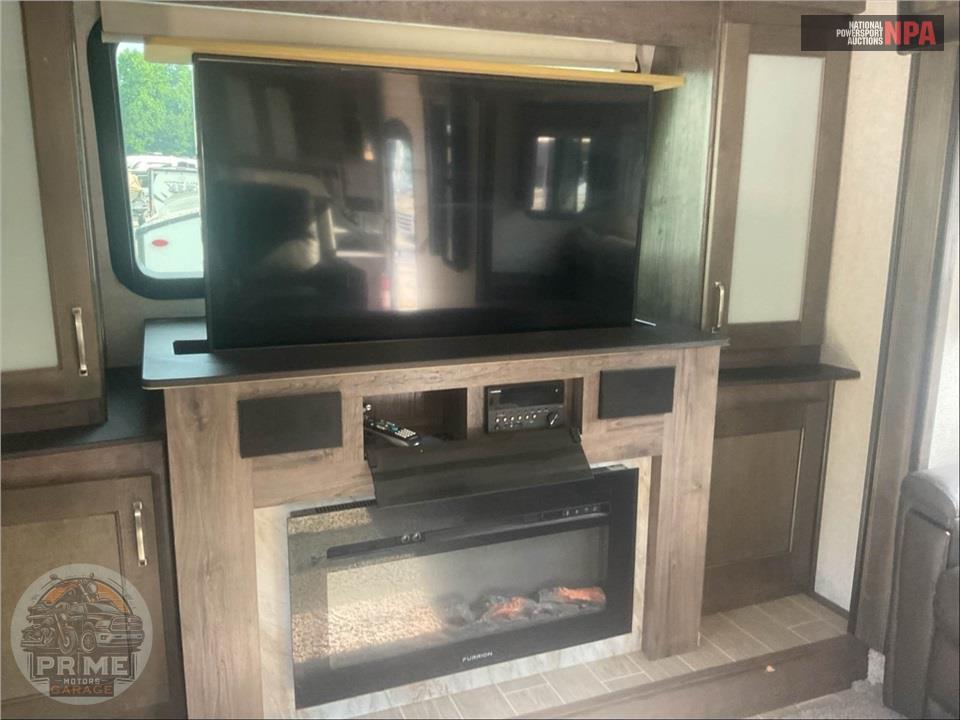 2019 Keystone Rv M-381 TH - MONTANA HIGH COUNTRY TOY HAULER TOY HAULER SERIES — фото 26