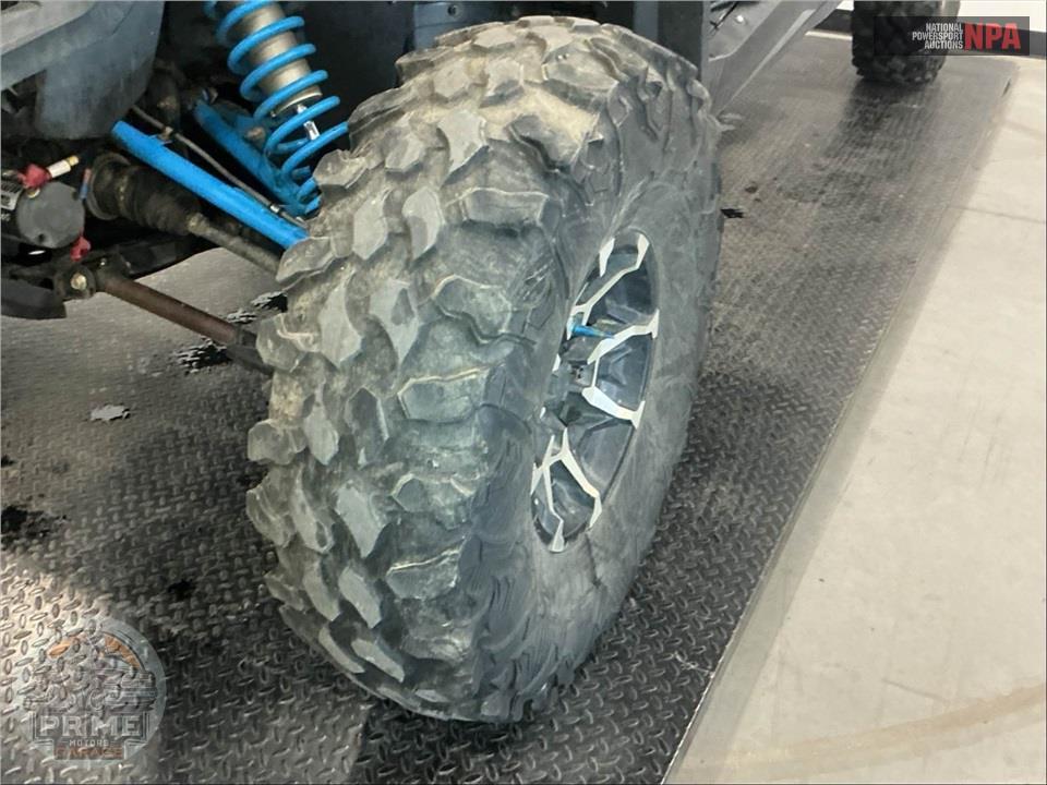 2017 Can-Am MAVERICK MAX 1000R X MR (HYPER SILVER, BLACK & OCTANE BLUE) — фото 23
