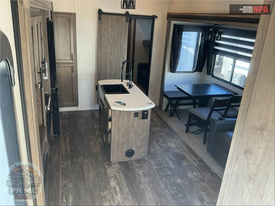 2022 Sabre By Forest River M-38DBQ - FIFTH WHEEL SERIES — фото 6