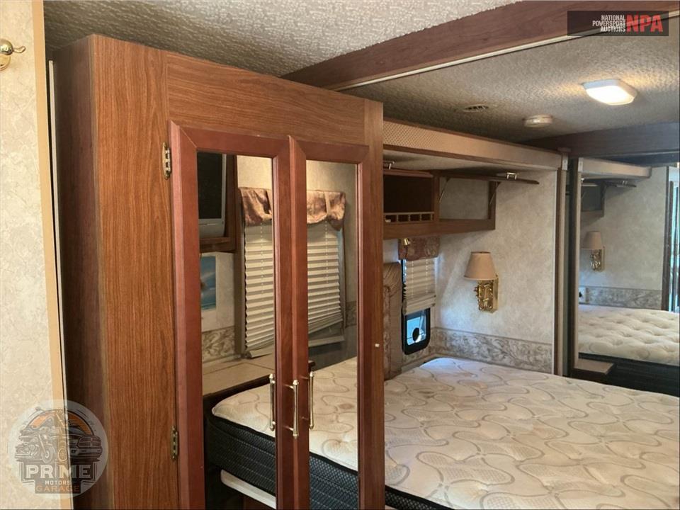 2004 Winnebago M-38G-Ford (**) Adventurer Series — фото 45