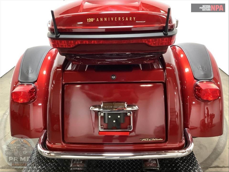 2023 Harley-Davidson FLHTCUTGANV TRI GLIDE ULTRA ANNIVERSARY — фото 17