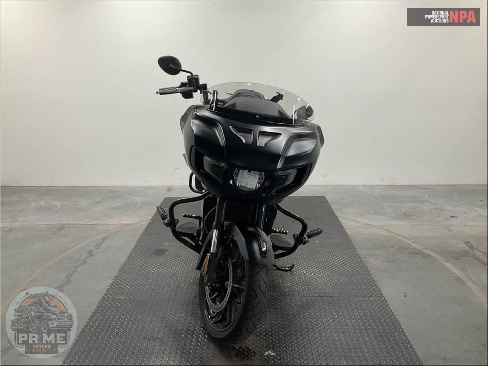 2020 Indian Motorcycle CHALLENGER DARK HORSE SMOKE (BLACK) — фото 2