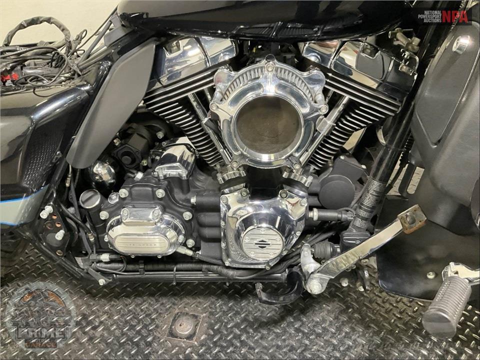 2013 Harley-Davidson FLTRU ROAD GLIDE ULTRA — фото 6