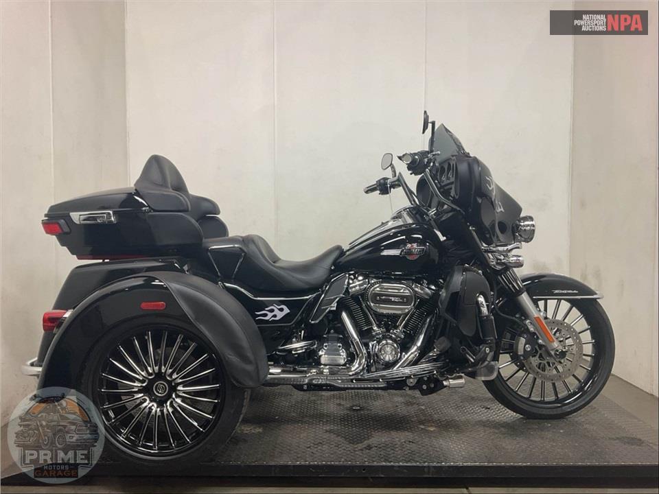 2022 Harley-Davidson FLHTCUTG TRI GLIDE ULTRA CLASSIC — фото 1