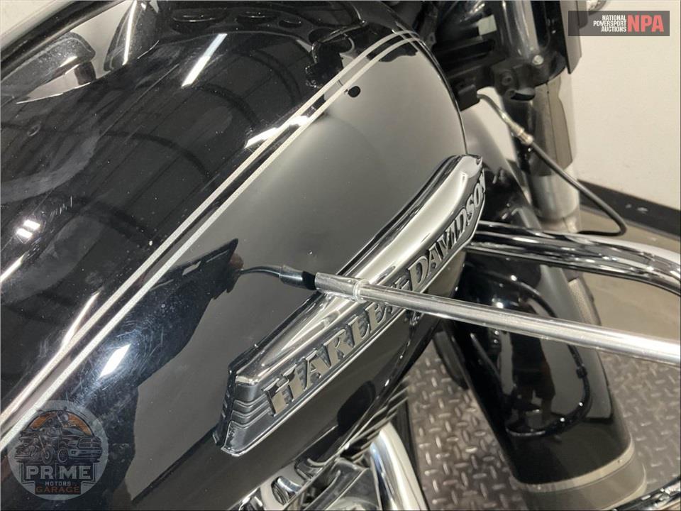 2016 Harley-Davidson FLHTCU ULTRA CLASSIC ELECTRA GLIDE — фото 18