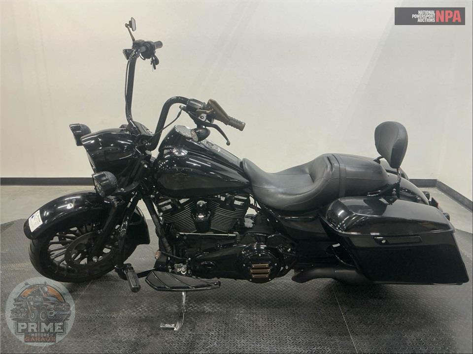 2017 Harley-Davidson FLHRXS ROAD KING SPECIAL — фото 3