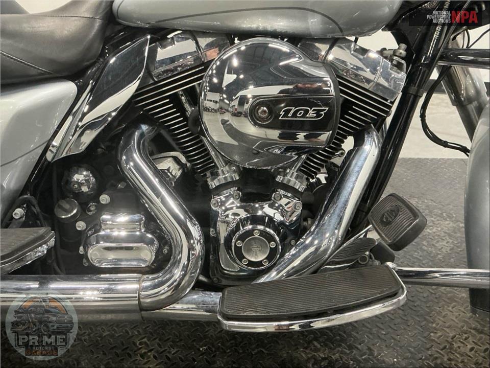 2015 Harley-Davidson FLHTCU ULTRA CLASSIC ELECTRA GLIDE — фото 6