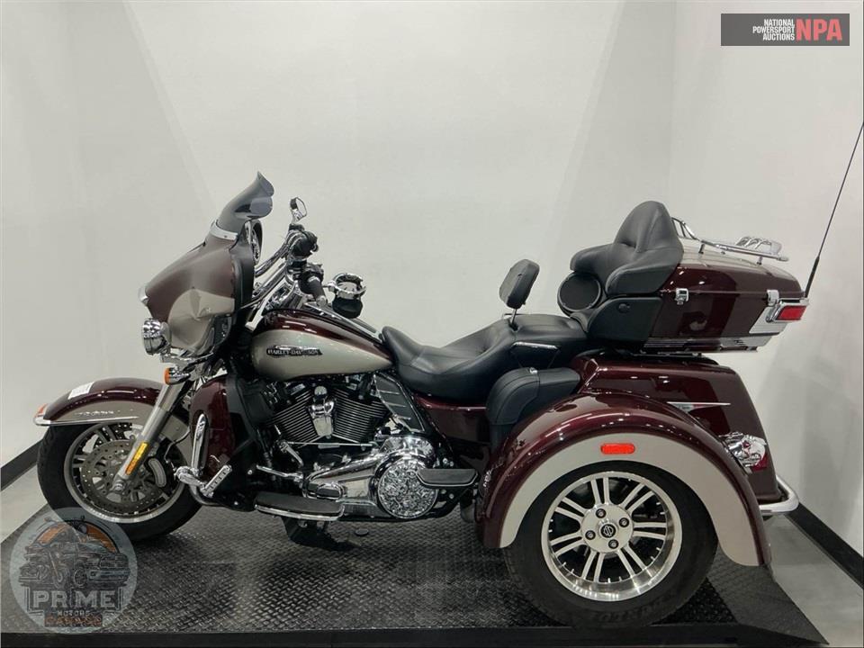 2018 Harley-Davidson FLHTCUTG TRI GLIDE ULTRA — фото 3