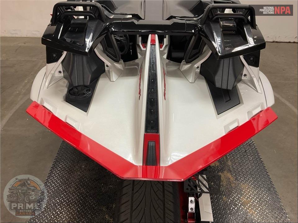 2016 Polaris SLINGSHOT SL LE — фото 18