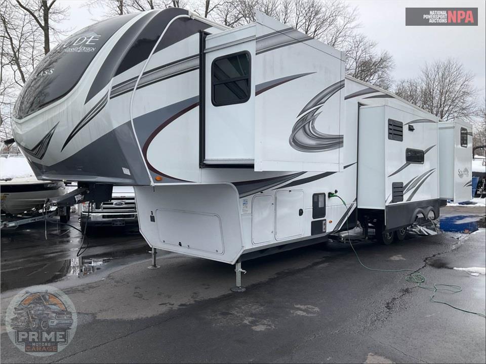 2022 Grand Design Recreational Vehicles M-3740BH - SOLITUDE S-CLASS FIFTH WHEEL SERIES — фото 2