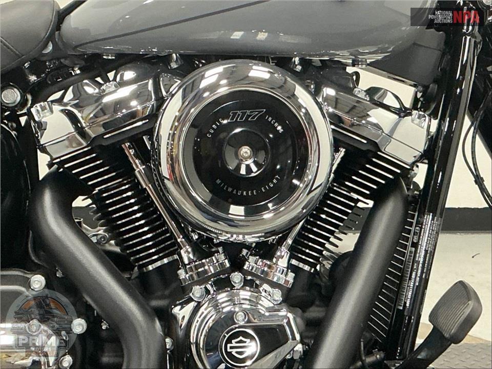 2026 Harley-Davidson FLHC HERITAGE CLASSIC — фото 6