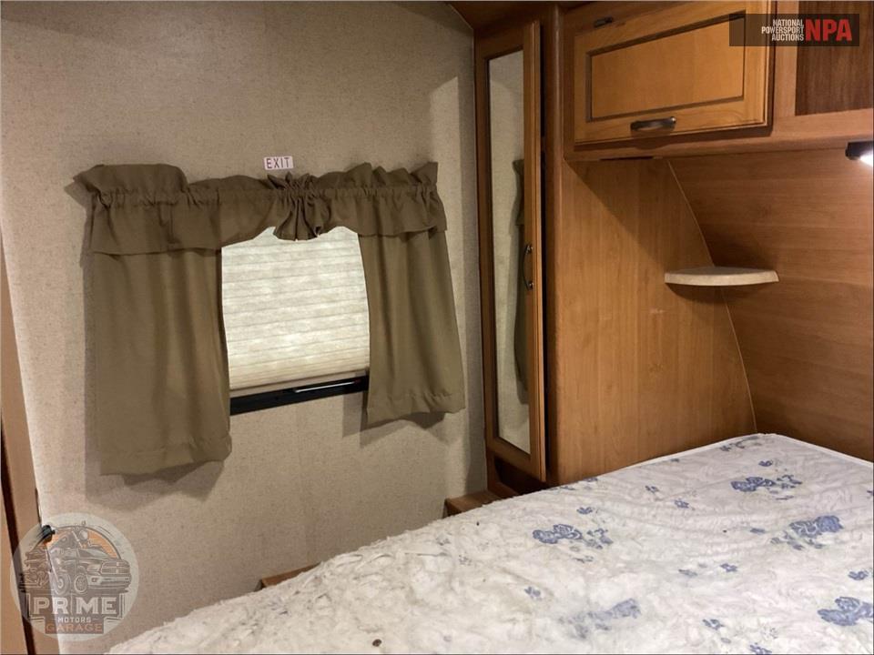 2016 Crossroads Rv M-240 BI - SUNSET TRAIL SUPER LITE SERIES — фото 12